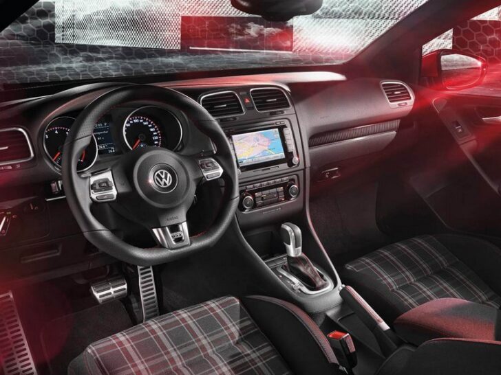 Интерьер Volkswagen Golf GTI Cabriolet