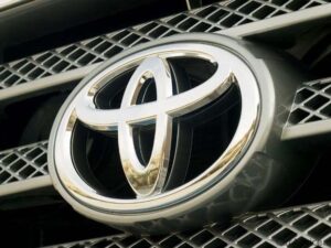 Компании Nissan и Toyota: силы пока не равны, но борьба впереди