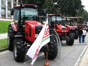 Белорусские грузовики и трактора теперь будут собирать в Венесуэле