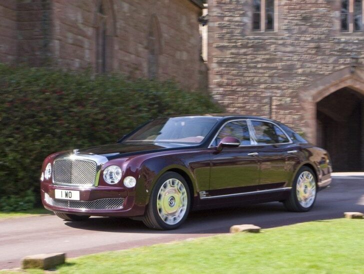 Компания Bentley поздравляет с юбилеем правления английскую королеву