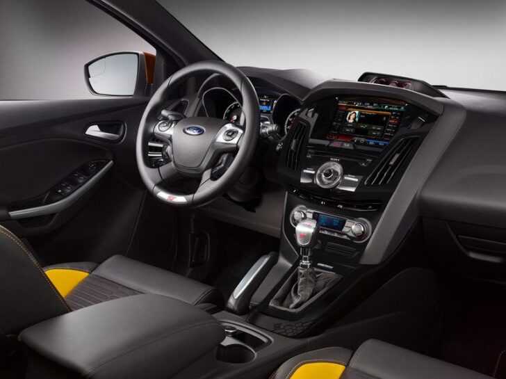 Ford Focus ST — интерьер