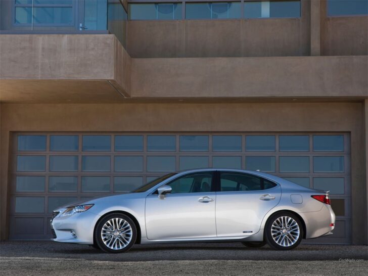 Lexus ES 300h (вид сбоку)