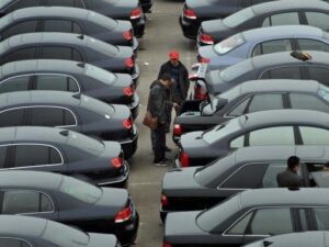Насколько падение рубля в России увеличило стоимость автомобилей?