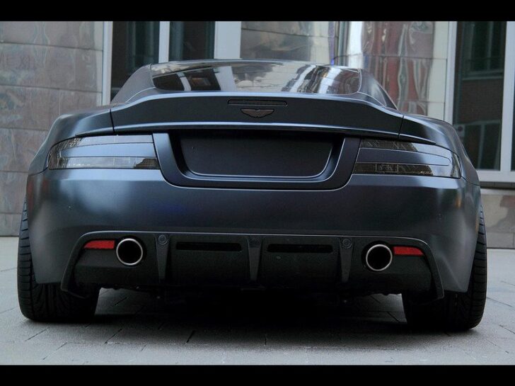 Aston Martin DBS Casino Royale — вид сзади