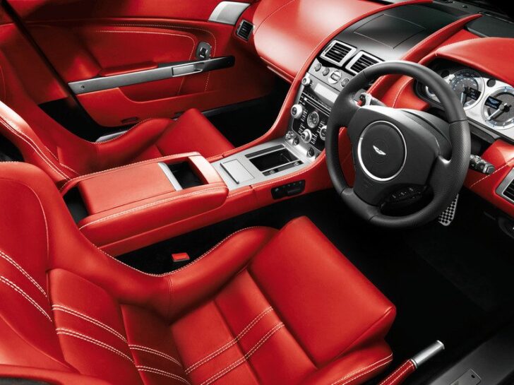 Aston Martin Vantage V8 — интерьер