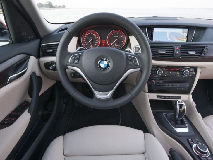 BMW X1 — интерьер