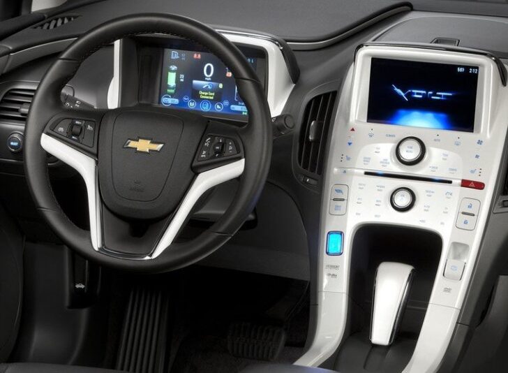 2011 Chevrolet Volt — интерьер