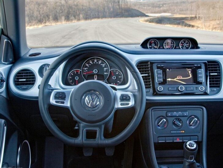 2013 Volkswagen Beetle TDI — интерьер
