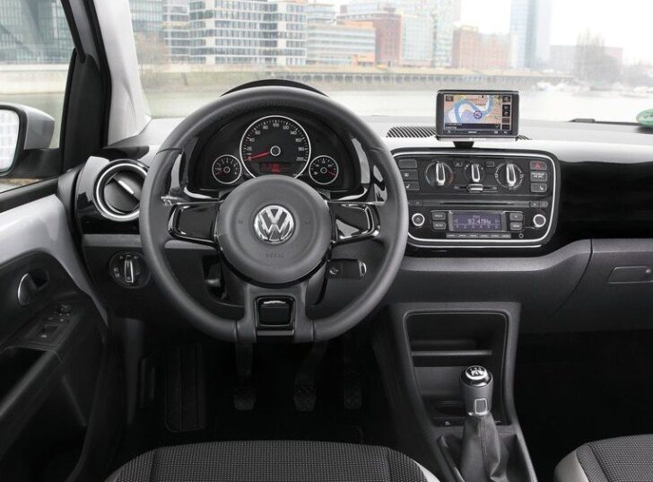 2013 Volkswagen Up 4-door — интерьер