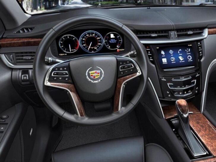 На новом седане Cadillac XTS можно самостоятельно настроить панель приборов