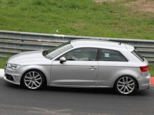 Audi S3 — вид сбоку