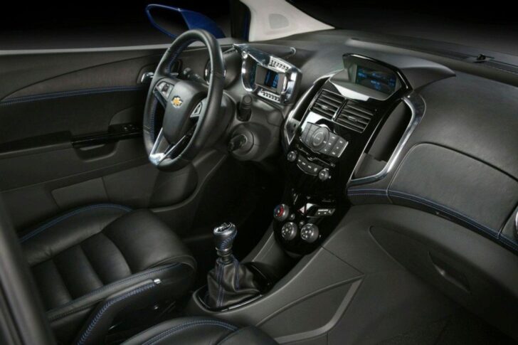 Интерьер Chevrolet Aveo RS