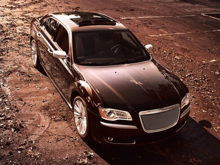 Премиальный седан Chrysler 300C поступил на российский авторынок
