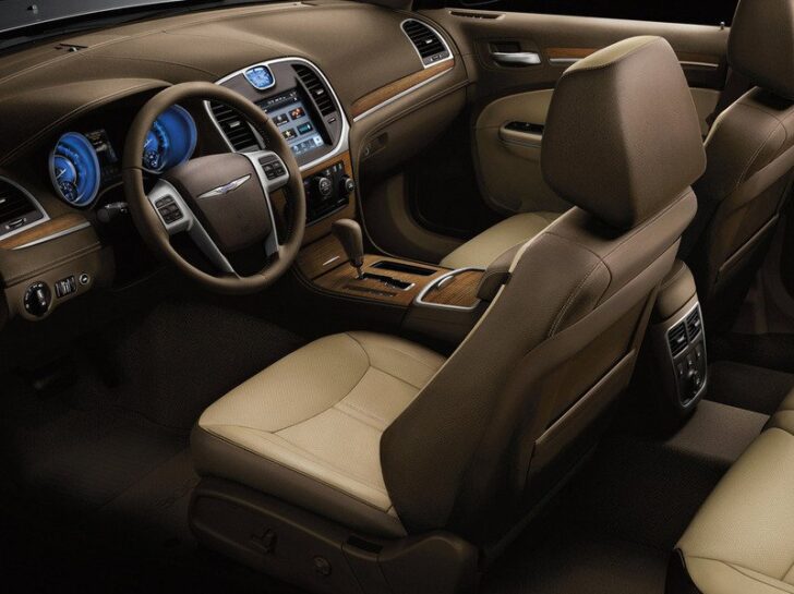 Chrysler 300С — интерьер