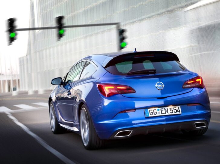 Opel Astra OPC — вид сзади