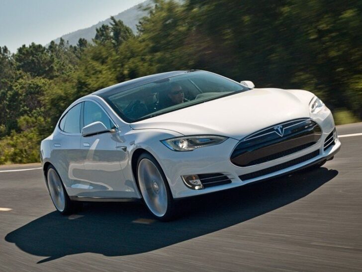 Tesla продала рекордное количество электромобилей Model S