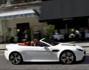 2012 Aston Martin V12 Vantage roadster — вид сбоку