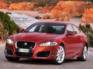 Компания Jaguar сделает «заряженный» седан XFR еще мощнее