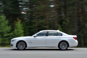 2013 BMW 7-series — вид сбоку
