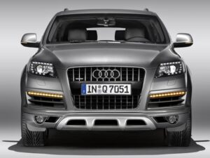 Audi Q7 — вид спереди