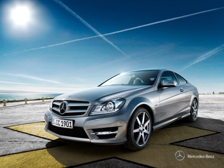 Mercedes-Benz C-класса обзавелся новым мотором и комплектациями