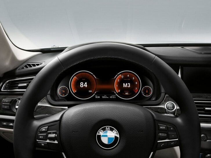 2013 BMW 7 series — панель приборов