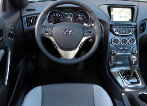 2013 Hyundai Genesis — интерьер