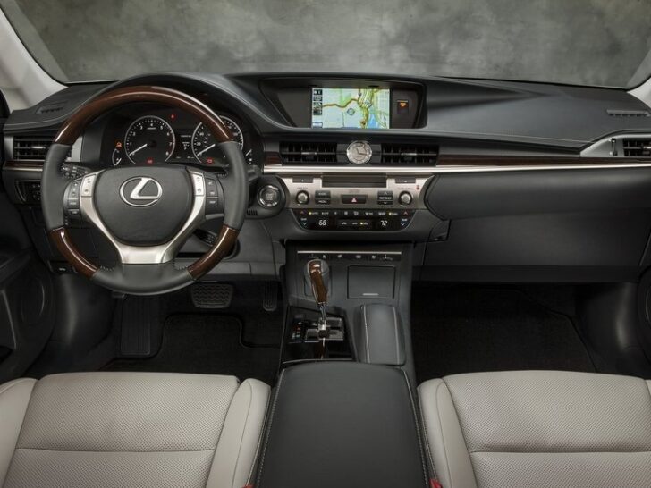 2013 Lexus ES 350 — интерьер