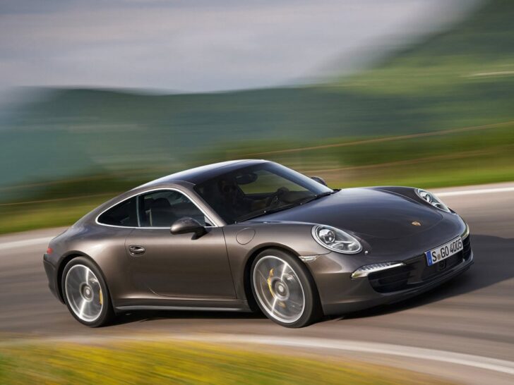 На автошоу в Париже будут представлены обновленные купе и кабриолет Porsche Carrera 4/4S