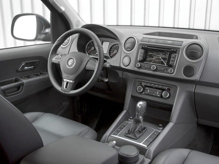 2013 Volkswagen Amarok — интерьер