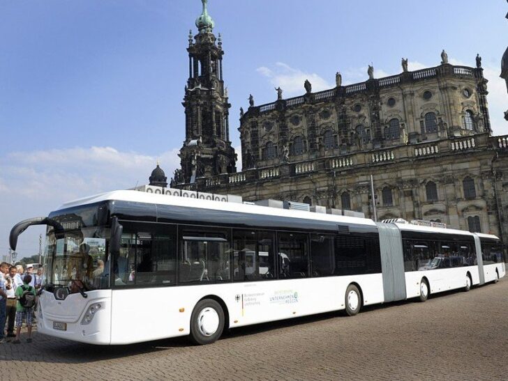 В Германии создан 30-метровый гигантский автобус
