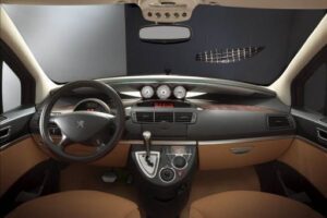 Peugeot 807 — интерьер