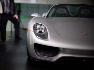 Серийный родстер Porsche 918 Spyder отметился на фото