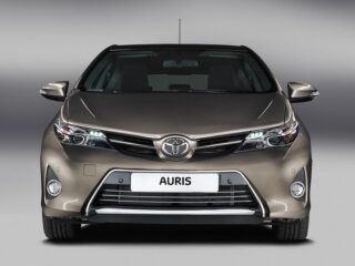 Toyota Auris — вид спереди