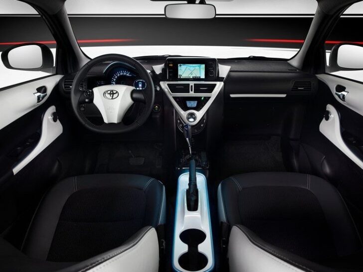 2013 Toyota iQ EV — интерьер