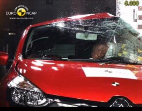 Боковой краш-тест Renault Clio