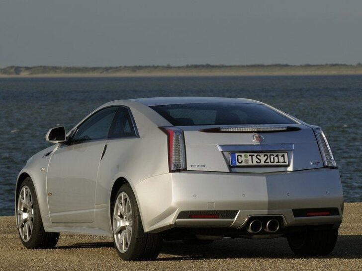 Cadillac CTS-V Coupe — вид сзади