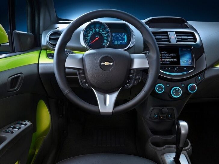 2013 Chevrolet Spark — интерьер