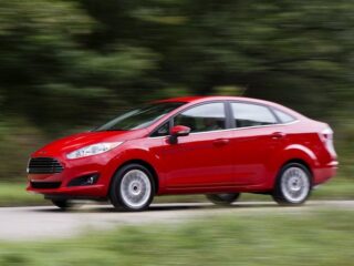 2013 Ford Fiesta sedan — вид сбоку