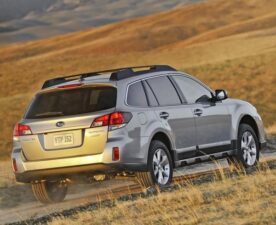 2013 Subaru Outback — вид сзади