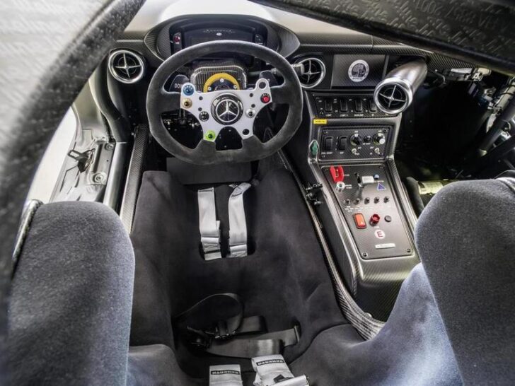 Mercedes SLS AMG GT3 45th Anniversary — сиденье водителя