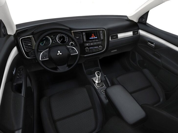 Mitsubishi Outlander Plug-in Hybrid EV — интерьер