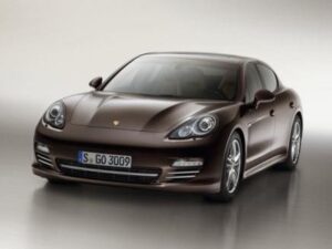 Компания Porsche выводит на рынок «платиновую» спецверсию модели Panamera