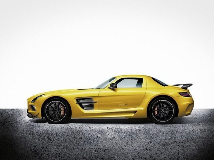 Концерн Mercedes-Benz приготовил «черную модель» в желтом цвете