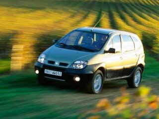 1999 Renault Scenic RX4 (первая внедорожная модификация модели)