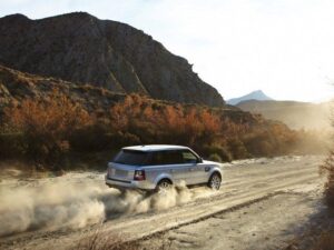 2013 Land Rover Range Rover Sport — вид сзади
