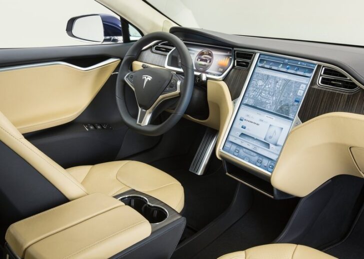 2013 Tesla Model S — интерьер