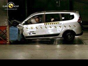Краш-таст Dacia Lodgy: безопасность и дешевизна плохо сочетаются