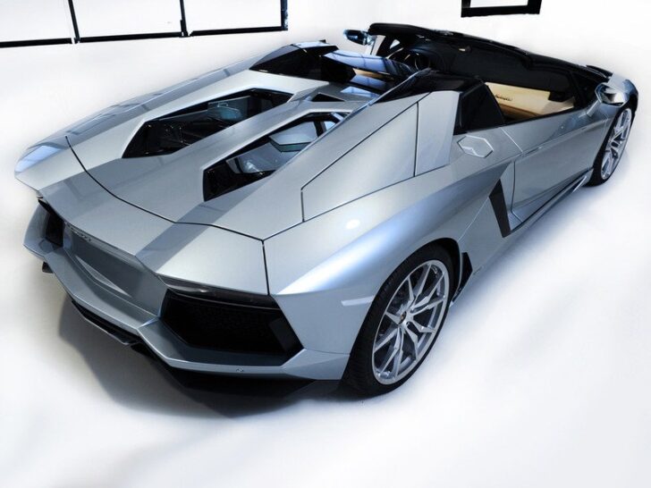 Lamborghini Aventador LP 700-4 Roadster — вид сзади