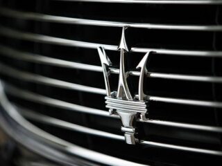 Логотип марки Maserati